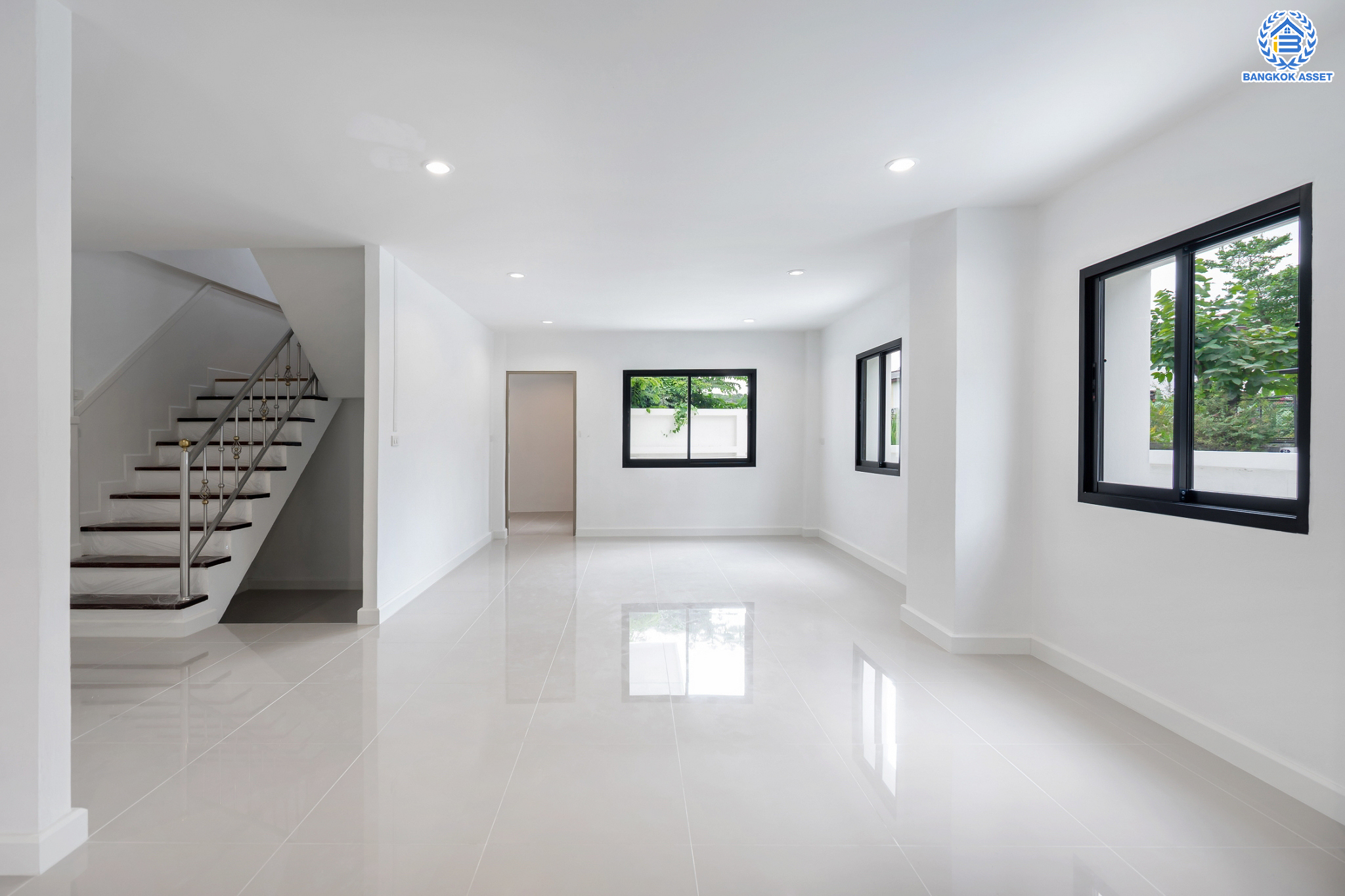 บ้านมือสองตกแต่งใหม่ ม.บ้านสวน5 กลางเมือง พิบูลย์สงคราม บ้านแฝด 3 ชั้น หลังมุม เนื้อที่ 39.4 ตร.ว. ฟังก์ชัน 4 ห้องนอน 3 ห้องน้ำ จอดรถได้ 2 คัน ราคาคุ้มสุดในย่านนี้! บนสุดยอดทำเล! เชื่อมถนนพิบูลย์สงคราม, วงศ์สว่าง, นครอินทร์ และติวานนท์ ใกล้จุดขึ้นทางด่วนศรีรัช-วงแหวนรอบนอก และรถไฟฟ้า "สถานีแยกติวานนท์"